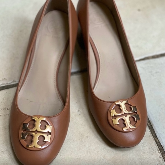 Barely worn Tory Burch Chelsea Pump - Picture 3 of 5